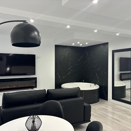 Black And White Suite Cervantes กาสโตร-อูร์เดียเลส ภายนอก รูปภาพ