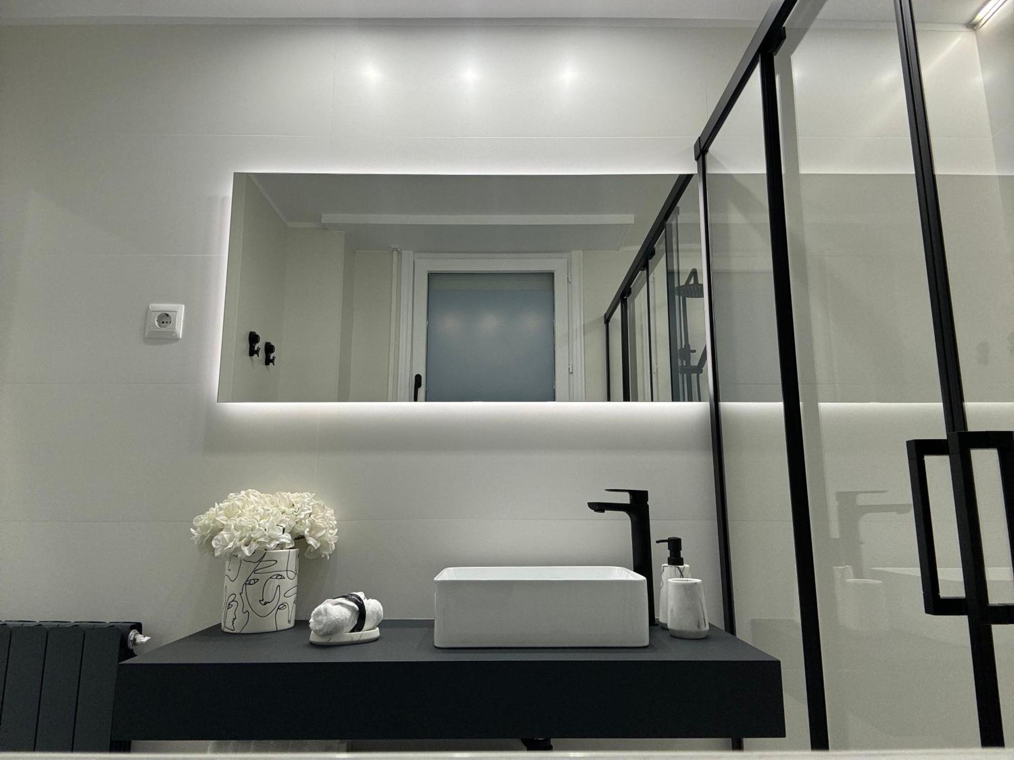 Black And White Suite Cervantes กาสโตร-อูร์เดียเลส ภายนอก รูปภาพ