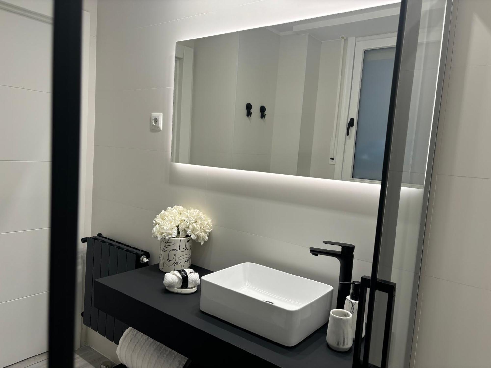 Black And White Suite Cervantes กาสโตร-อูร์เดียเลส ภายนอก รูปภาพ
