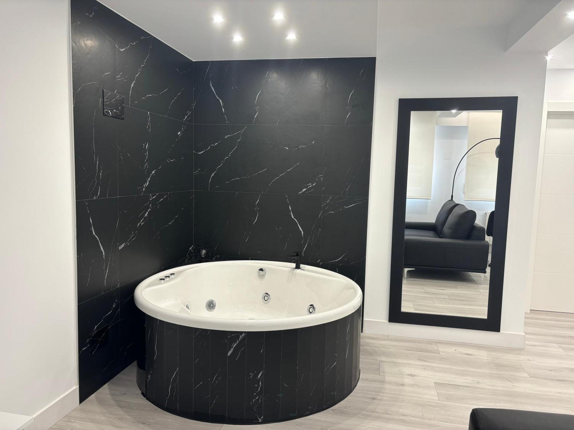 Black And White Suite Cervantes กาสโตร-อูร์เดียเลส ภายนอก รูปภาพ