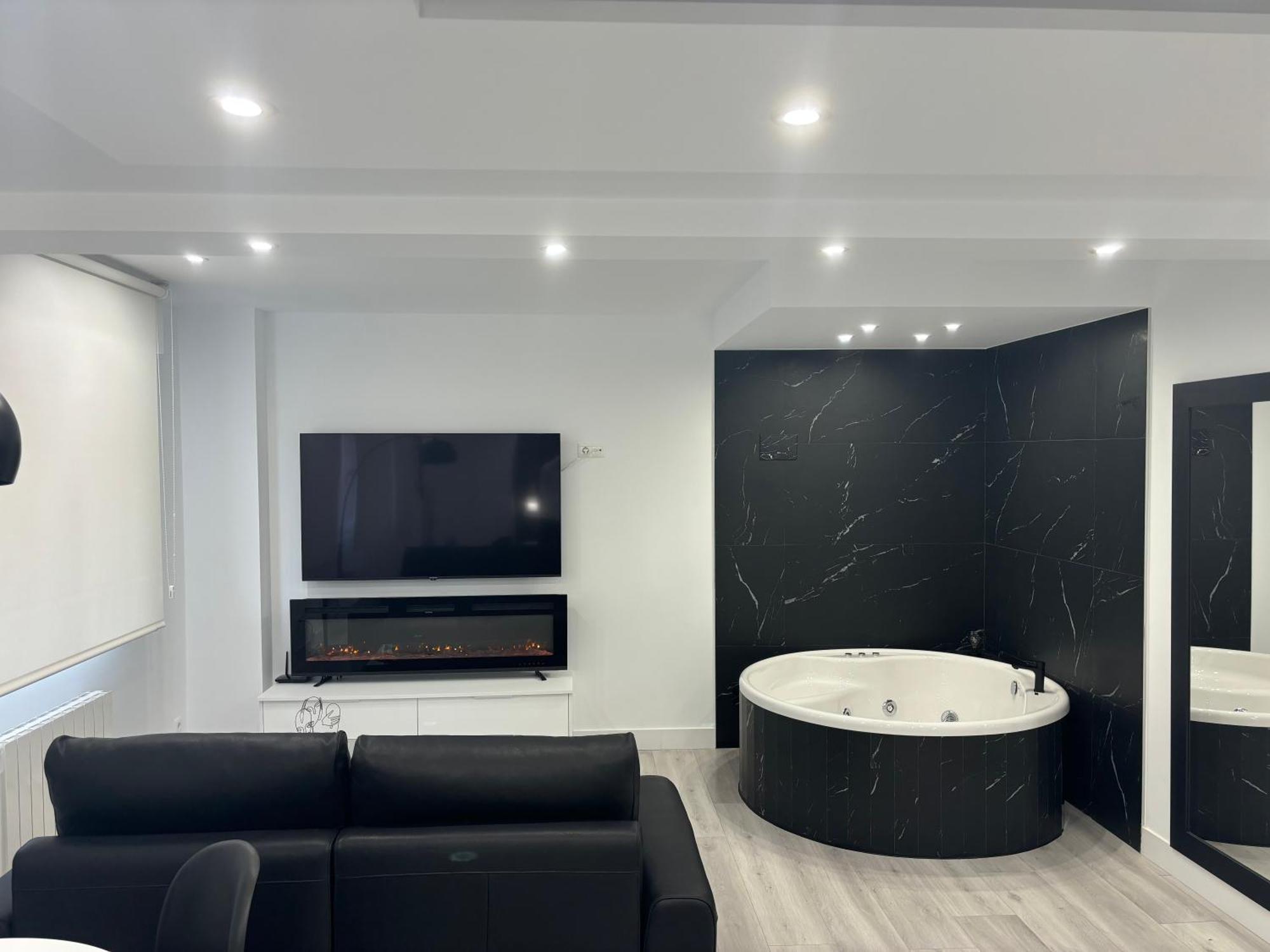Black And White Suite Cervantes กาสโตร-อูร์เดียเลส ภายนอก รูปภาพ